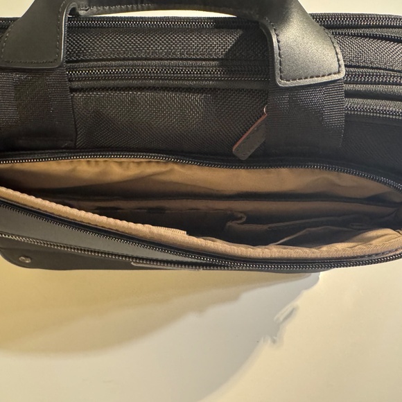 Briggs & Riley Work black Leather Slim Brief (KLB422-4) - Picture 7 of 16